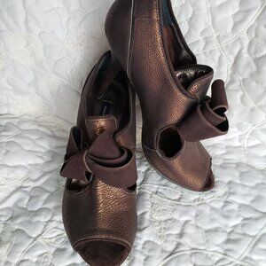 EUC NANETTE LEPORE Premium Elegant Leather Sashay Peep Toe Heels (6)